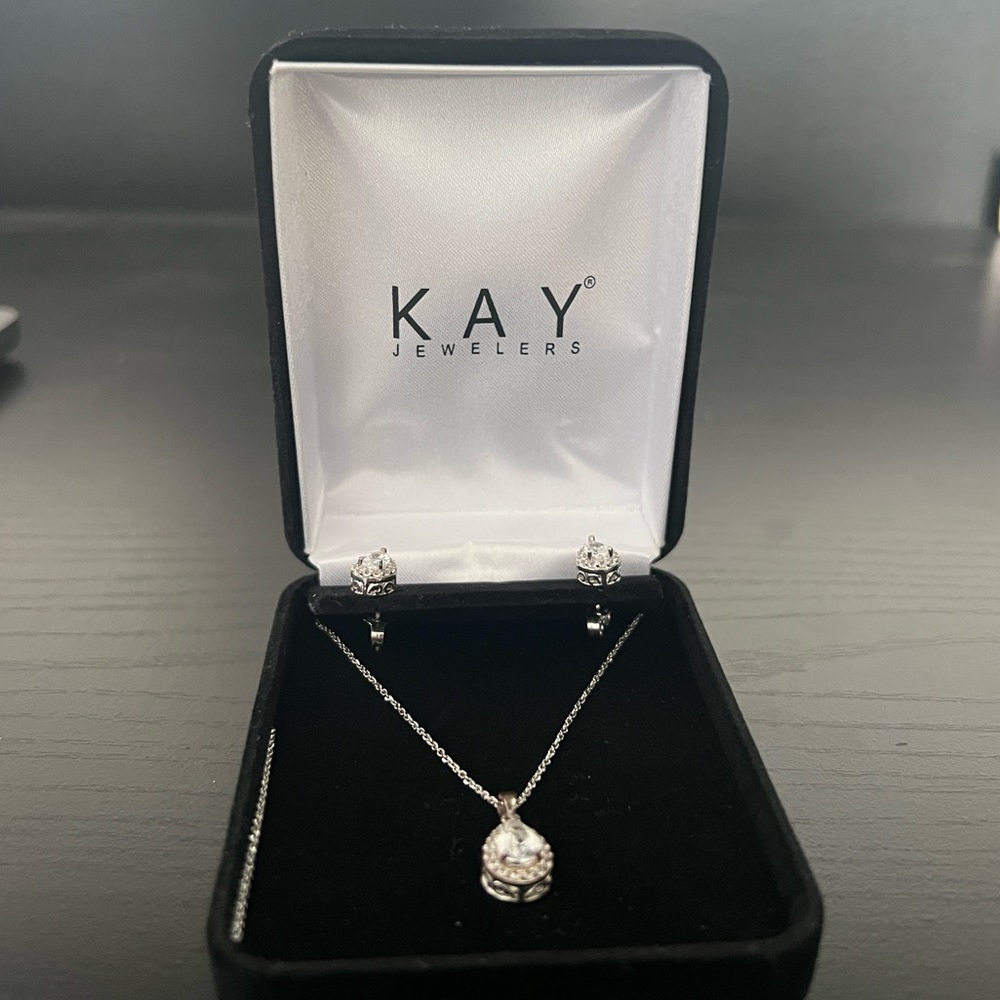 Kay Jewelers Earrings and Necklace Set